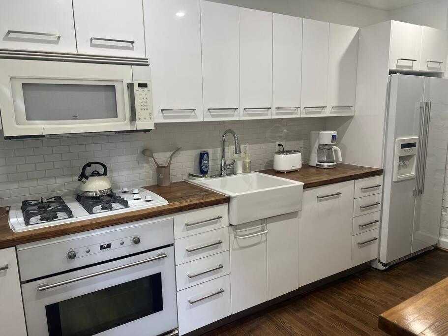 3-Bedroom House With Cute Patio Explore Dc On Foot Washington Luaran gambar