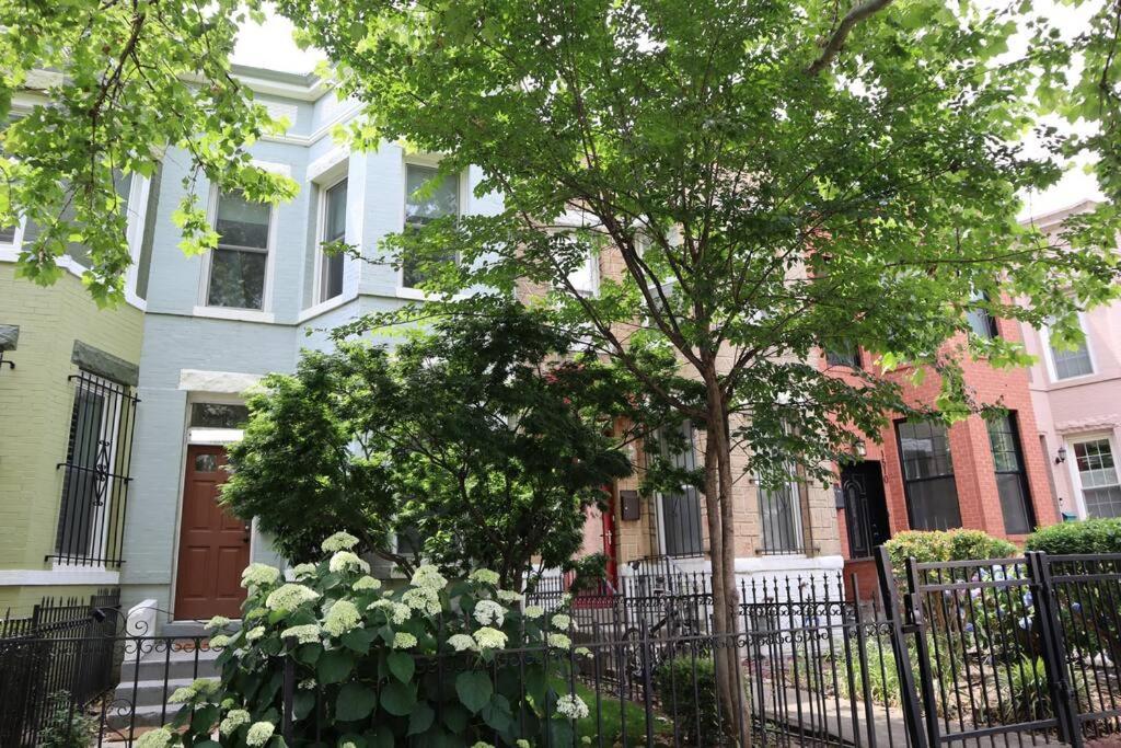 3-Bedroom House With Cute Patio Explore Dc On Foot Washington Luaran gambar