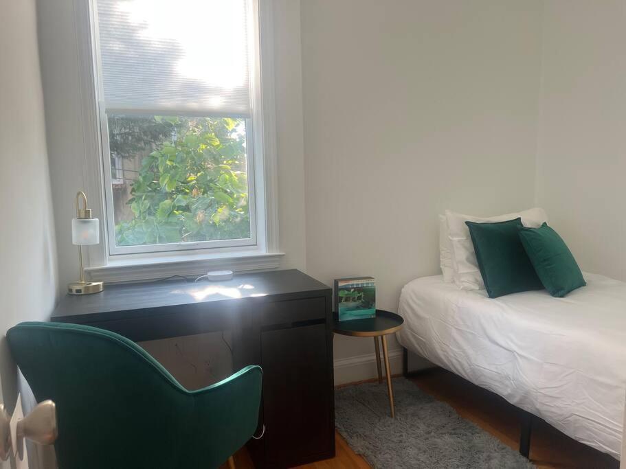 3-Bedroom House With Cute Patio Explore Dc On Foot Washington Luaran gambar